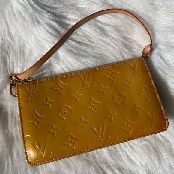 Louis Vuitton Handbags - Authentic Louis Vuitton vernis Lexington pochette bag